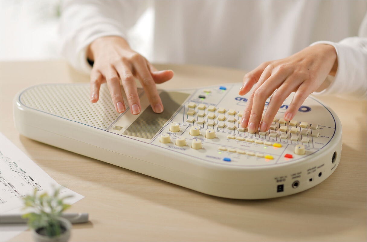 Suzuki Omnichord OM-108 in action