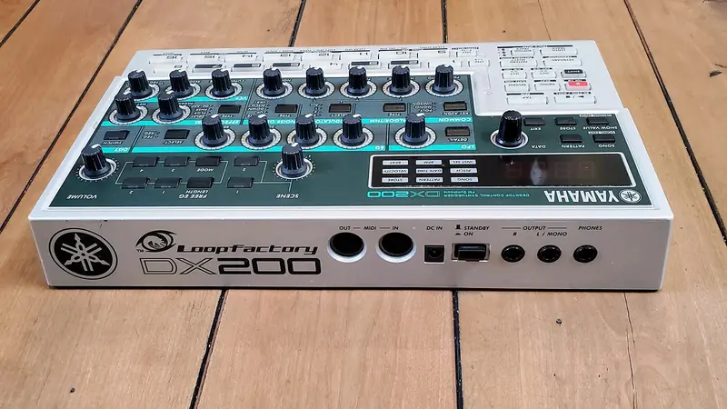 Yamaha DX200 front panel