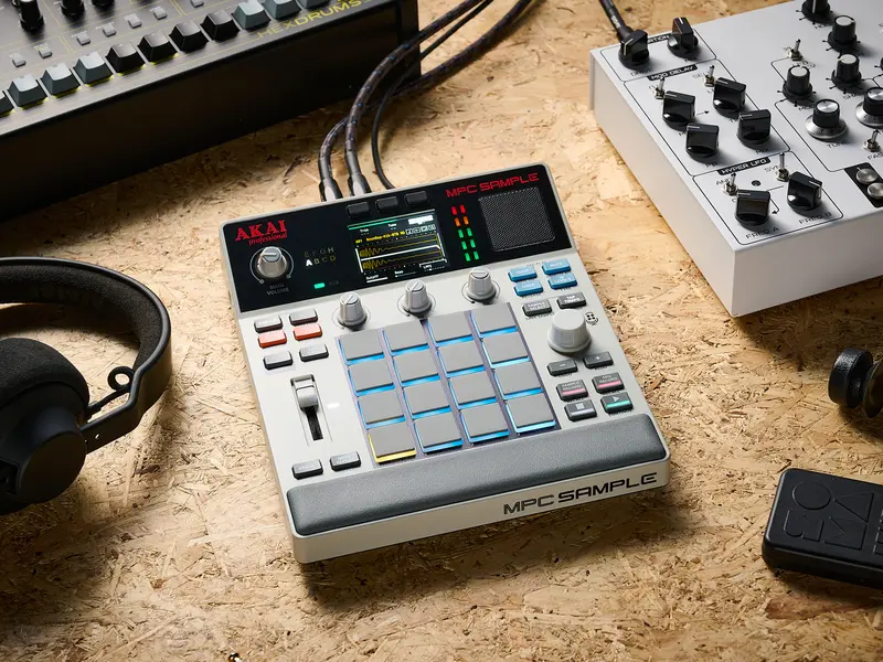 AKAI MPC Sample in use