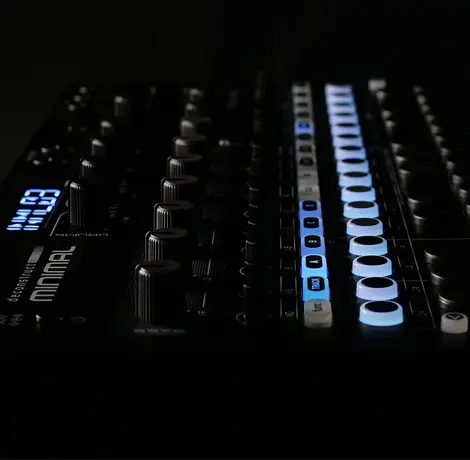 Sonicware deconstruct MINIMAL: A Pocket Groovebox Built for Hypnotic Techno